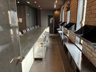 カウンター内も十分なスペースあり♪