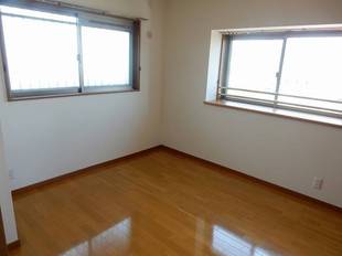 玄関入ってすぐの洋室