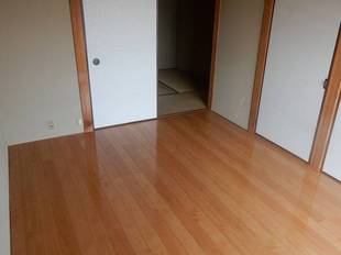 洋室（ベランダ側からの写真）