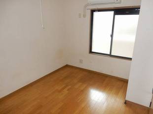 玄関入ってすぐの洋室