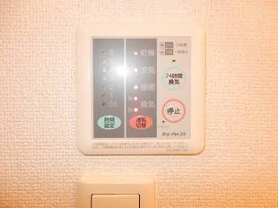 浴室：換気乾燥暖房機