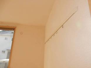 洋室２：壁掛けフック付き！