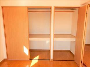 南側洋室：収納