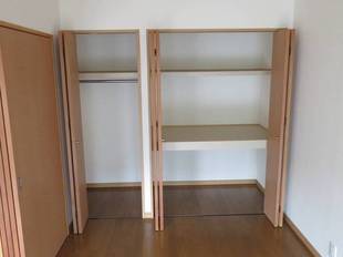 洋室収納（バルコニー側）