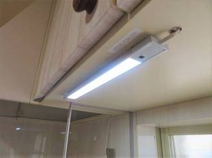 手をかざすだけで電気のONとOFFができますよ！