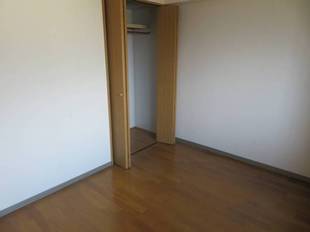 洋室収納（玄関側）