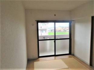 畳+板間のお部屋です。