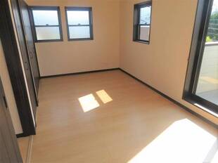 2階洋室バルコニー側