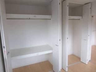 洋室収納（バルコニー側）