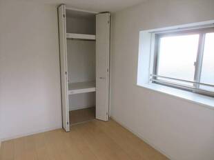 洋室収納（玄関側）