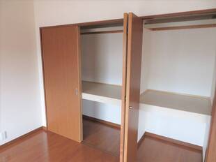 洋室収納（バルコニー側）