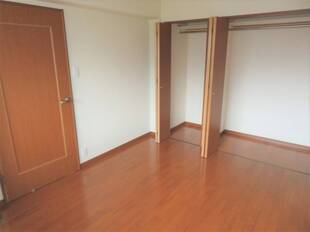 洋室（玄関側）