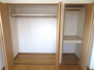 収納（玄関側洋室）