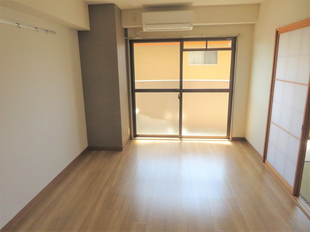 洋室（バルコニー側）