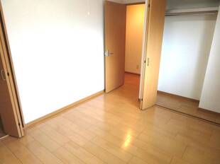 洋室（玄関側）