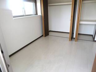 洋室（玄関側）