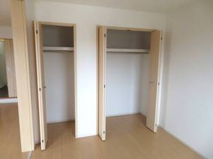 洋室収納（バルコニー側）