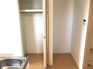 キッチン収納、冷蔵庫置場