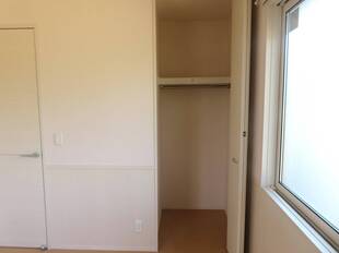 洋室5.3帖 (玄関側)