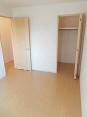 洋室（玄関側）