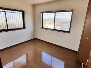 洋室（玄関側）