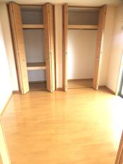 クローゼット側洋室