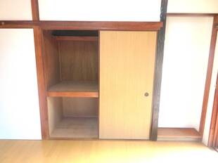 玄関側洋室：収納