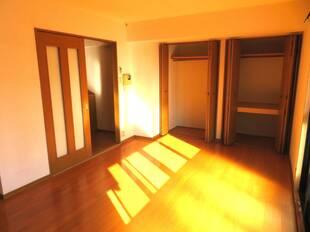 洋室：キッチン側から