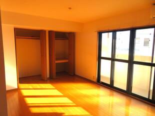 洋室：キッチン側から