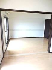 リビング横洋室