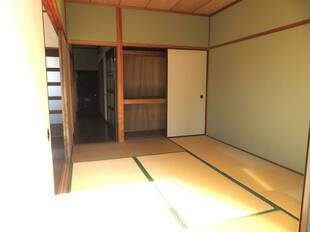 和室（ベランダから）