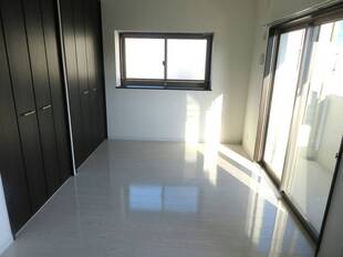 洋室（バルコニー側）