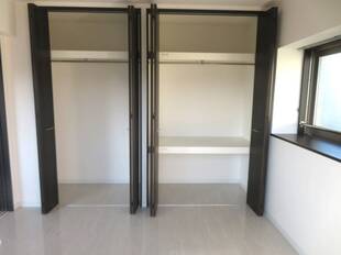 洋室収納（バルコニー側）