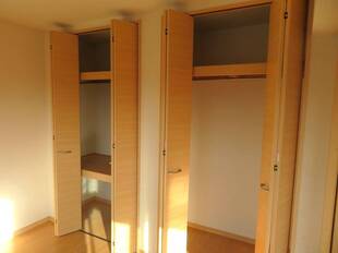 洋室収納（バルコニー側）