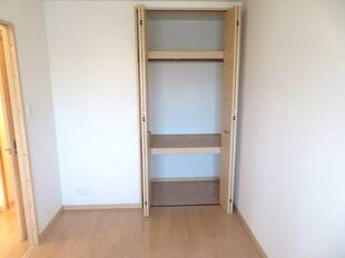 洋室収納（玄関側）