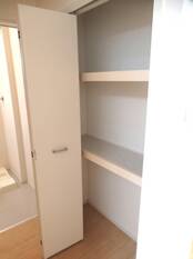 キッチン裏の収納