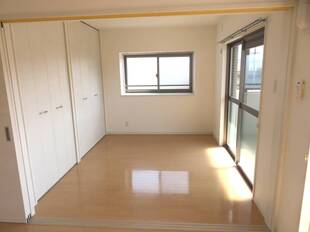 洋室（バルコニー側）