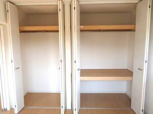 洋室収納（バルコニー側）