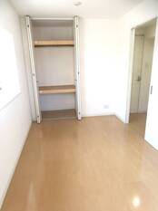 洋室（玄関側）