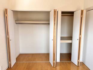 洋室収納（バルコニー側）