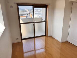 洋室（玄関側）