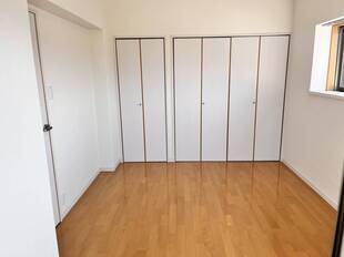 洋室（玄関側）