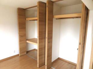 洋室収納（バルコニー側）