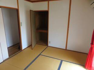 和室6帖収納（玄関側）