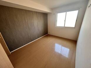 洋室（玄関側）