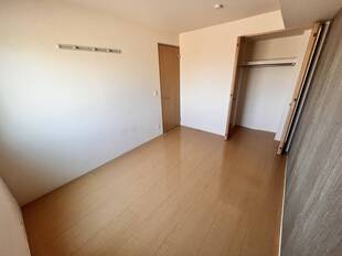 洋室（玄関側）