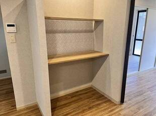 ダイニングキッチン　収納棚