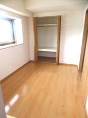 洋室（玄関側）