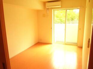 洋室6.4帖(バルコニー側)