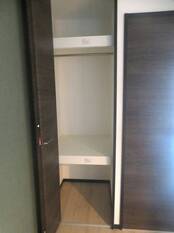 収納；玄関側洋室